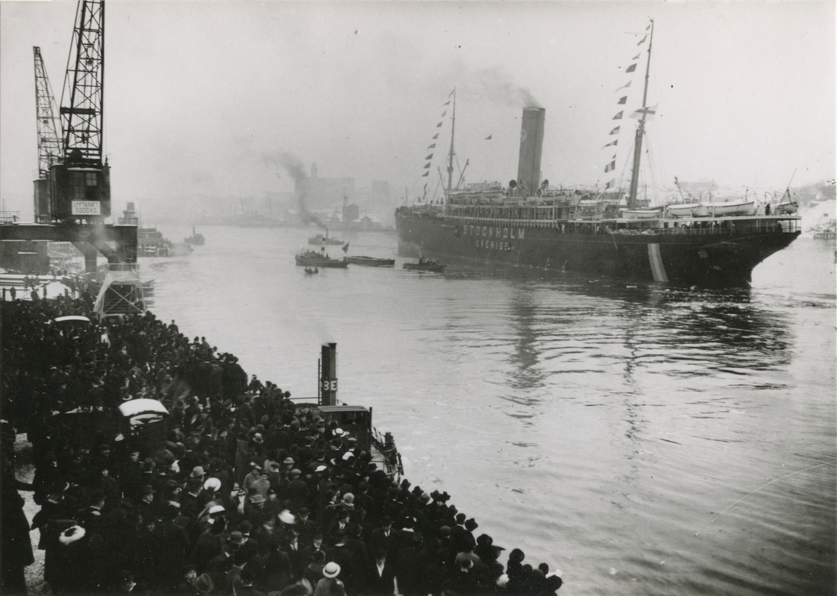 S/S Stockholm i Göteborgs hamn. - Sjöhistoriska museet / DigitaltMuseum