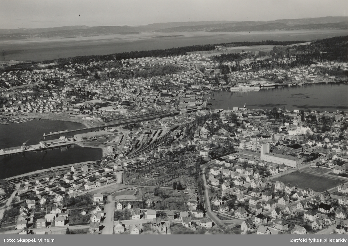 Flyfoto fra Moss sentrum 20. april 1961. - Østfold fylkes billedarkiv ...