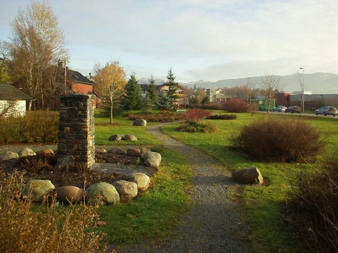 Bauta av murt naturstein