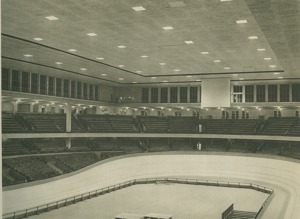 Sporthallen Deutschlandhalle Berlin Kugelzonenspiegelleuchten Zu 500 Watt Parabolspiegelleuchten C 8 Bild Ur Boken Zeiss Spiegellicht System Zeiss Wiscott In Der Architektur Eine Sammlung Durchgefuhrter Beleuchtungsanlagen Boken Gavs Ut Av