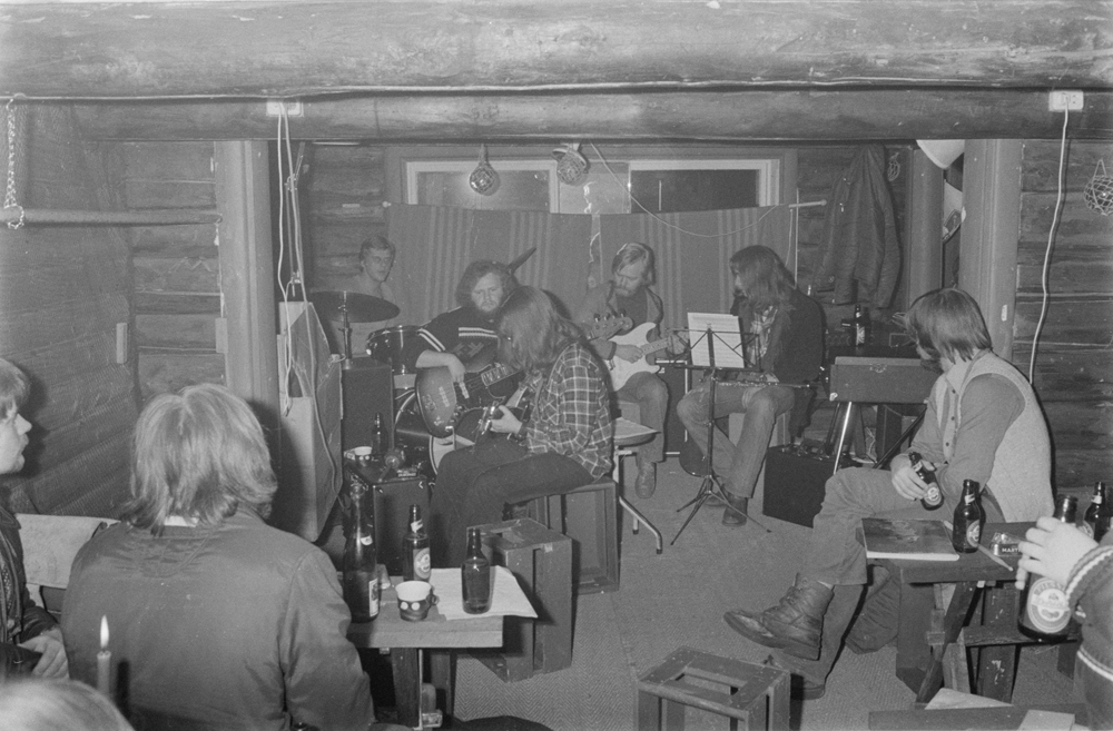 Mosjøen Jazzklubb tar i bruk Baadstøbrygga mars 1979. Musikere: Ole ...